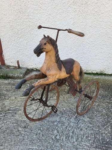 ANCIEN CHEVAL A PEDALES TRICYCLE JOUET REF JE