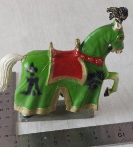 Ancien cheval à robe, en plastique peint, Moyen Age, Starlux
