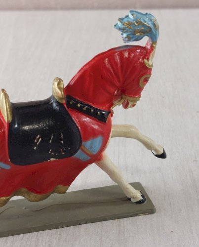 Ancien cheval à robe, en plastique peint, Moyen Age, Starlux