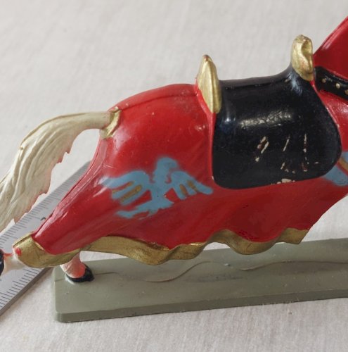 Ancien cheval à robe, en plastique peint, Moyen Age, Starlux