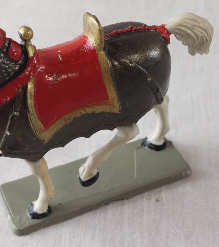 Ancien cheval à robe, en plastique peint, Moyen Age, Starlux