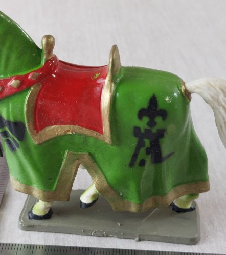 Ancien cheval à robe, en plastique peint, Moyen Age, Starlux
