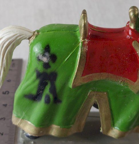 Ancien cheval à robe, en plastique peint, Moyen Age, Starlux