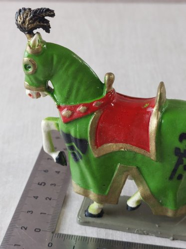 Ancien cheval à robe, en plastique peint, Moyen Age, Starlux