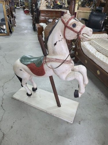 ANCIEN CHEVAL DE MANEGE EN BOIS CARROUSEL