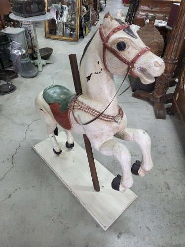 ANCIEN CHEVAL DE MANEGE EN BOIS CARROUSEL