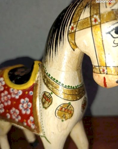 ancien cheval en bois indien peint en etat correct