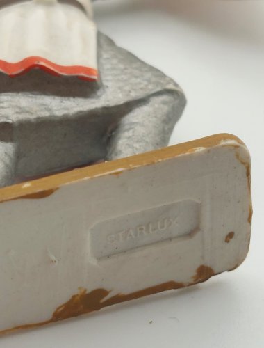 Ancien chevalier croisé templier à l'épée, en plastique peint, Starlux ^