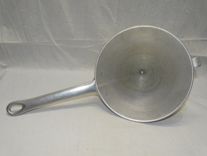 -ANCIEN CHINOIS EN ALUMINIUM MARQUE TOURNUS DECO CUISINE COLLECTION   D