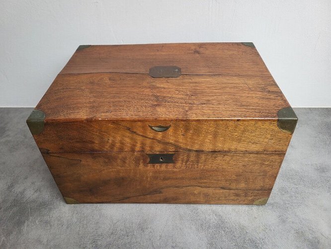 ANCIEN COFFRE MALLE OU BOITE DE RANGEMENT DU XIX ème SIECLE