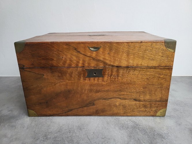 ANCIEN COFFRE MALLE OU BOITE DE RANGEMENT DU XIX ème SIECLE