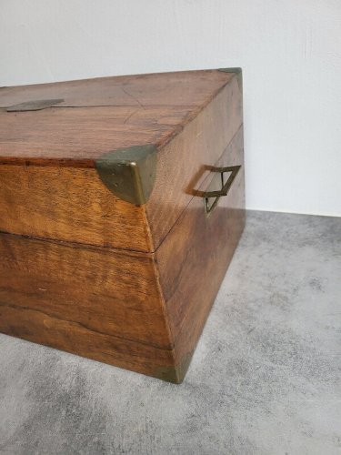 ANCIEN COFFRE MALLE OU BOITE DE RANGEMENT DU XIX ème SIECLE