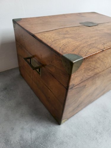 ANCIEN COFFRE MALLE OU BOITE DE RANGEMENT DU XIX ème SIECLE