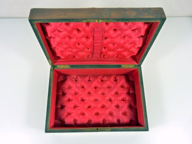 Ancien coffret à bijoux bois de loupe d'orme capitonné, décor marqueterie boulle