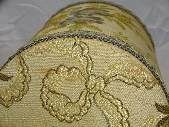 -ANCIEN COFFRET A BIJOUX ou AUTRE EN CARTON Habillé de TISSU TAPISSERIE    D