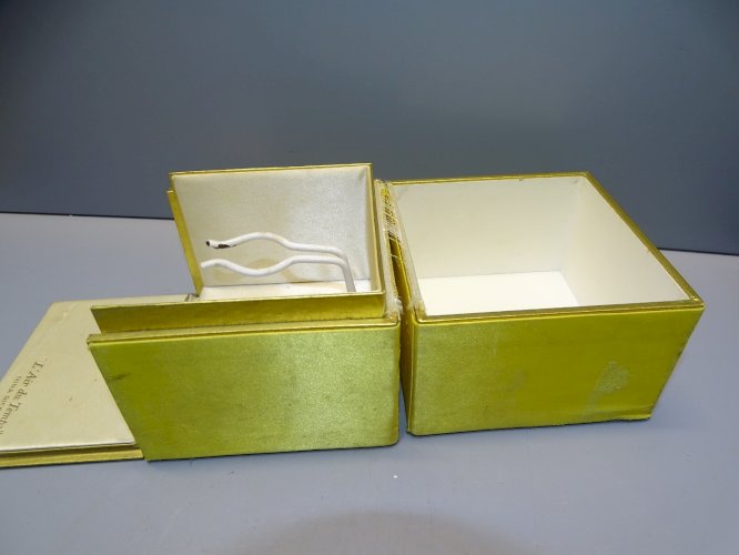 -ANCIEN COFFRET BOITE NINA RICCI L'AIR DU TEMPS FLACON LALIQUE VIDE COLLECTION D