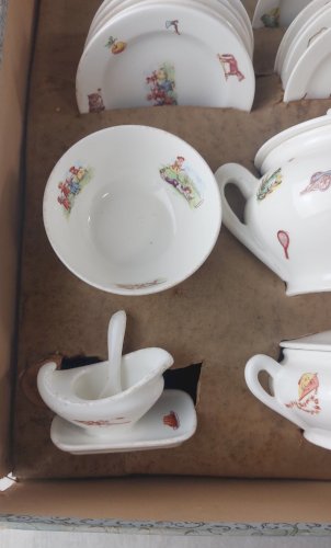 Ancien coffret de dinette, Max Roesler