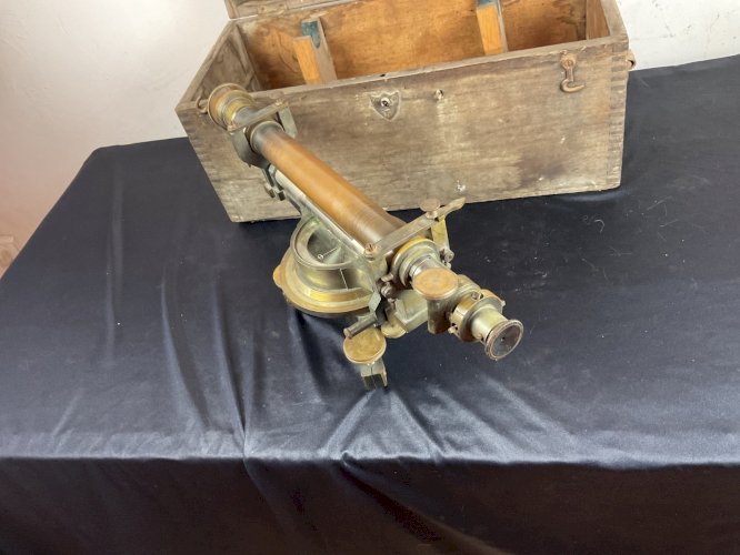Ancien Coffret Théodolite avec niveau et boussole