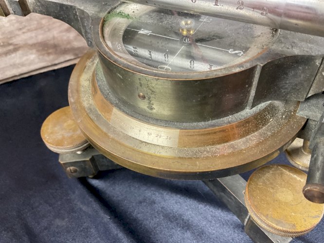 Ancien Coffret Théodolite avec niveau et boussole