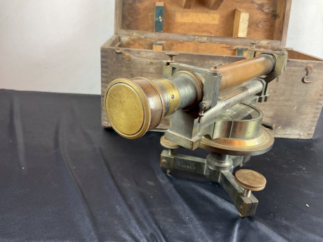 Ancien Coffret Théodolite avec niveau et boussole