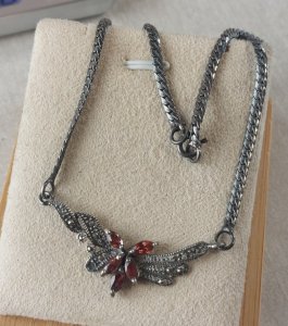 Vintage Art Deco necklace, red stone and marcasite, in silver