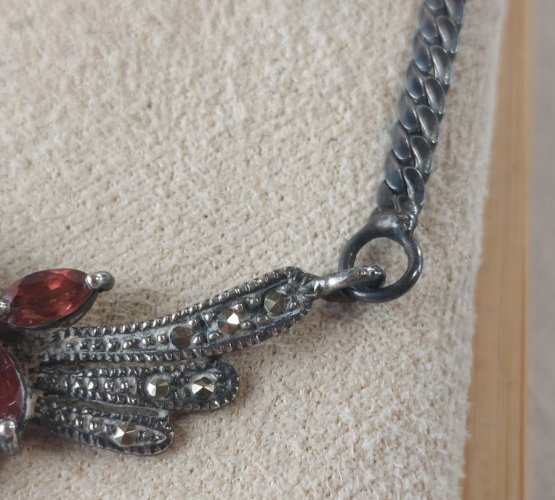 Ancien collier art deco, pierre rouge et marcassite, en argent