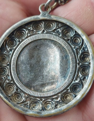 Ancien collier avec médaille / pendentif, Napoléon I, en métal argenté