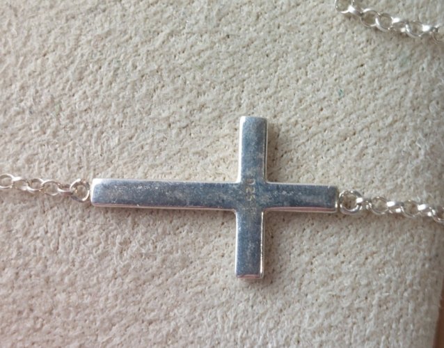 Ancien collier avec pendentif, croix latérale, en argent massif ^