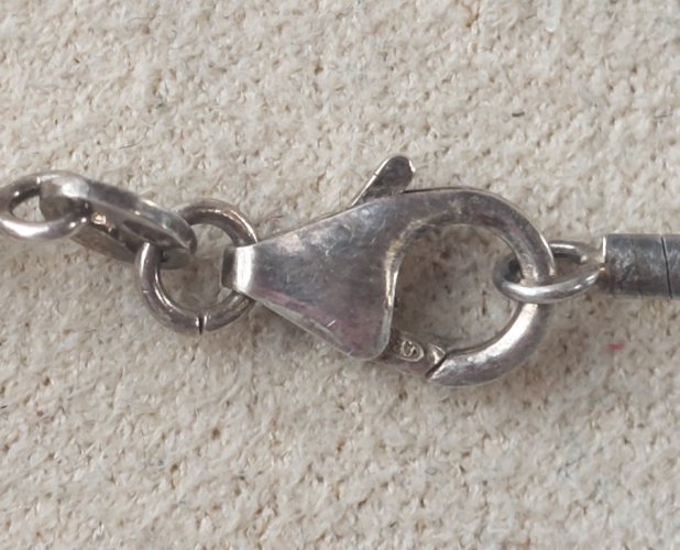 Ancien collier avec pendentif croix religieuse, en argent massif ^