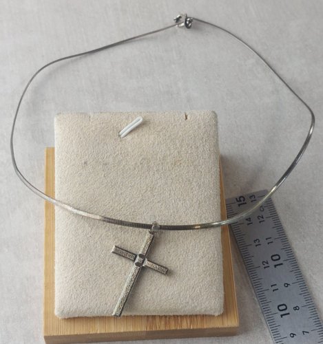 Ancien collier avec pendentif croix religieuse, en argent massif ^