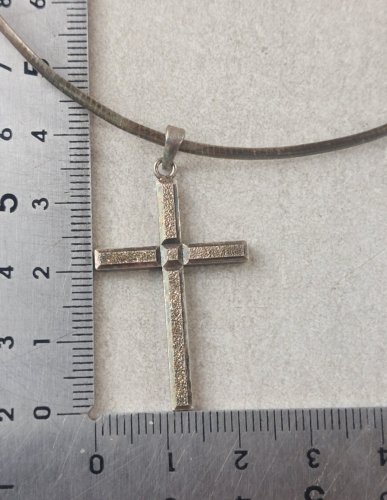 Ancien collier avec pendentif croix religieuse, en argent massif ^