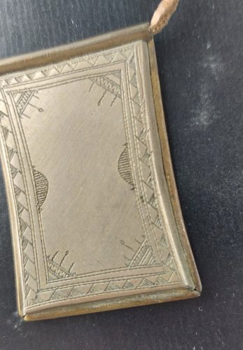 Ancien collier avec pendentif ethnique / berbère / Touareg, en laiton