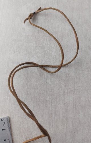 Ancien collier avec pendentif ethnique / berbère / Touareg, en laiton