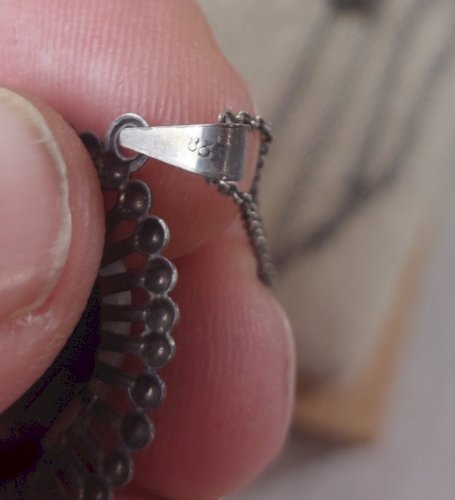 Ancien collier avec pendentif pierre mauve, en argent ^