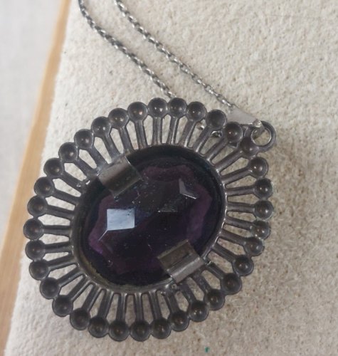 Ancien collier avec pendentif pierre mauve, en argent ^