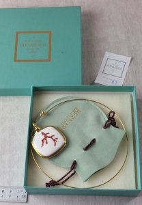 Old necklace, in gilded metal and porcelain, Bernardaud Limoges.