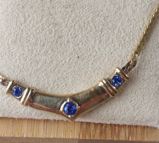 Ancien collier en métal doré, Pierre Cardin, vintage ^