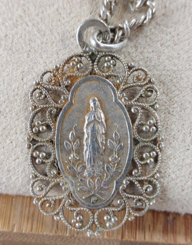 Ancien collier, pendentif religieux, en argent