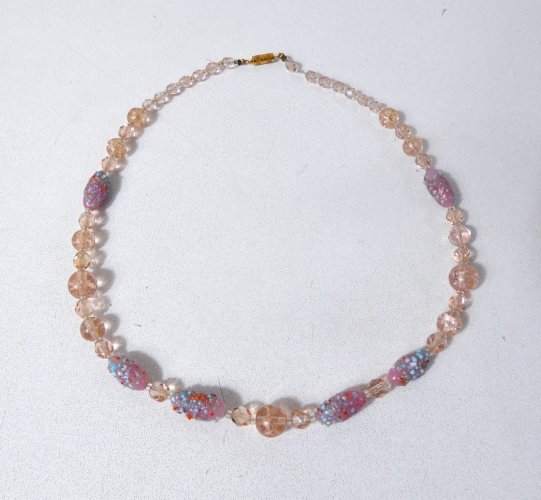 ancien collier perles de verre murano opaline rose mouchetée pépites vintage
