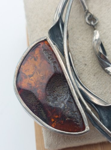Ancien collier, pierre ambre de la Baltique et argent massif
