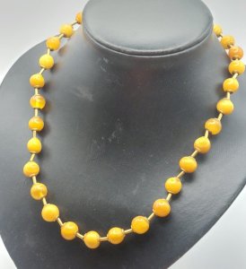 Vintage necklace, amber/bakelite stones, in gold-plated metal.