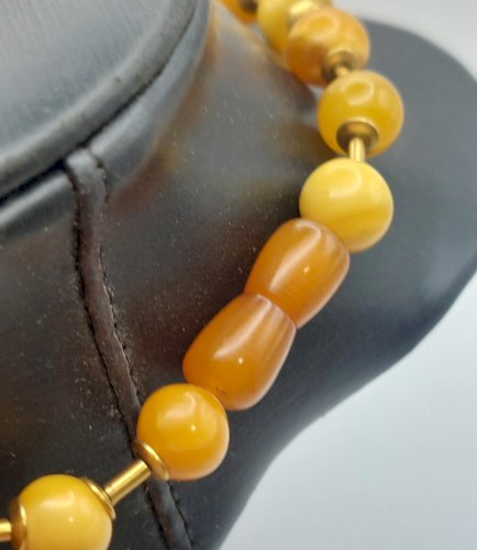 Ancien collier, pierres ambre / bakélite, en métal doré