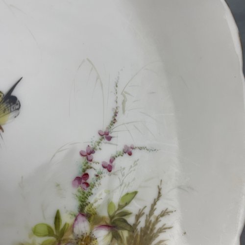 Ancien compotier coupe sur pied porcelaine décor papillon fleurs Paris Limoges ?