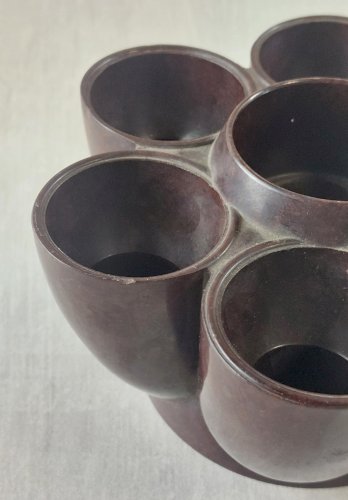 Ancien coquetier / présentoir à oeuf, en bakélite, Surex Paris