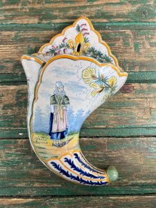 Ancien cornet mural Henriot Quimper – Faïence peinte à la main – XIXe / début XX