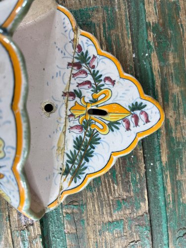 Ancien cornet mural Henriot Quimper – Faïence peinte à la main – XIXe / début XX