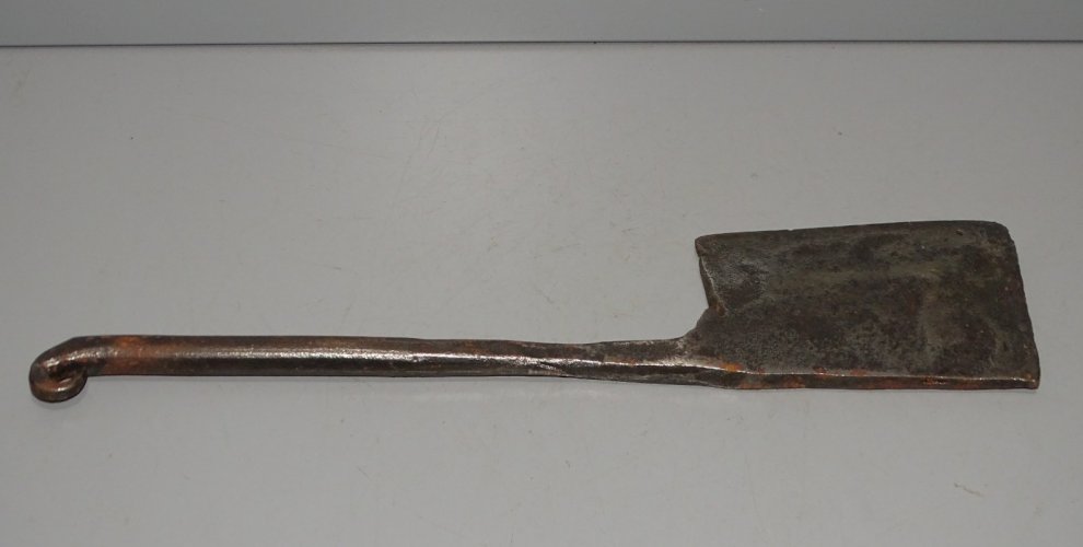 -ANCIEN COUPERET HACHOIR FER Forgé d'une SEULE PIECE DECO CUISINE COLLECTION  D
