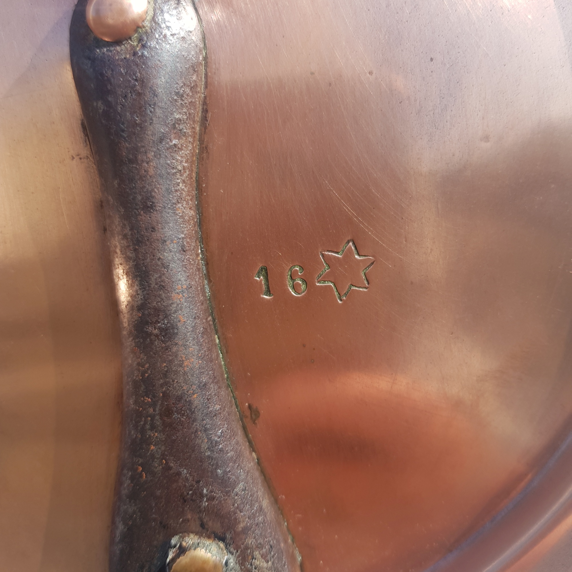 Macom Polentino 851-31 : Machine à Polenta Électrique Avec Chaudron En Cuivre 31 Cm, Pale Et Moteur Puissant