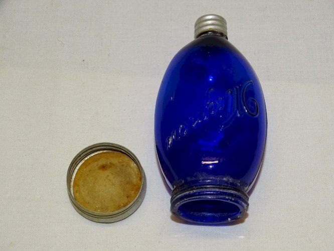 -ANCIEN CRACHOIR DE POCHE marqué MIGNON VERRE BLEU COBALT COLLECTION VITRINE   D