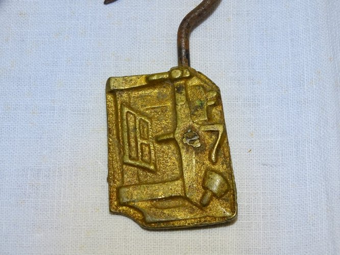 - ANCIEN CROCHET DE TABLIER BRONZE MENUISIER EBENISTE COLLECTION VITRINE  D